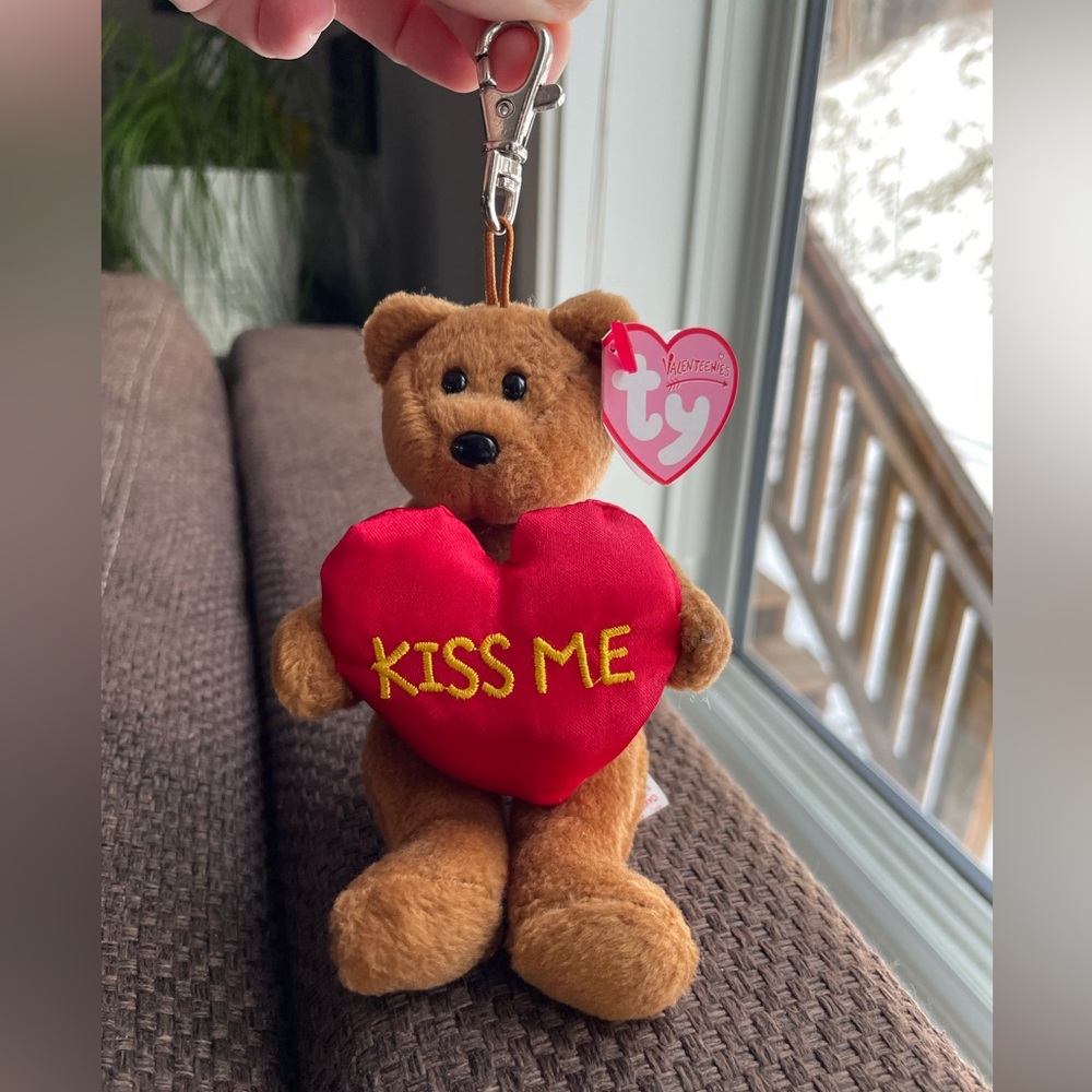TY “Kiss Me” Valenteenies keychain bear BNWT